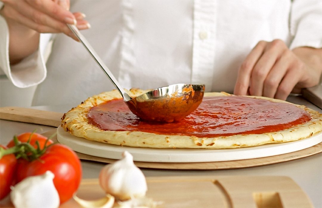 Pizza Sauce Prep Pour Christopher Nastri